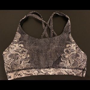 Lululemon Sports Bra - LIKE NEW - Size 8